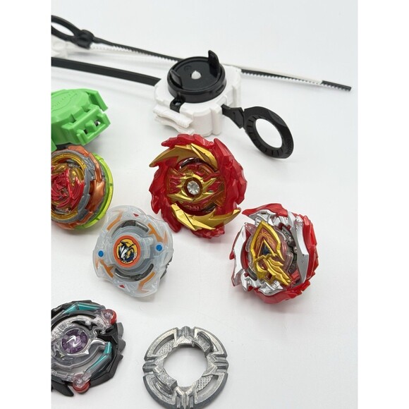 Beyblade Large Lot Metal & Plastic Launchers Accessories Parts Vintage Rare - Picture 4 of 5